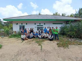 Dosen Fisika UBB edukasi Kelompok Wanita Tani Kelurahan Lubuk Kelik tentang pemanfaatan limbah plastik sebagai media hidroponik